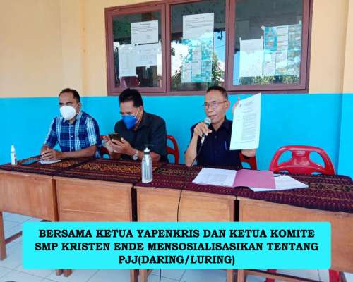 1.	BERSAMA KETUA YAPENKRIS DAN KETUA KOMITE SMP KRISTEN ENDE